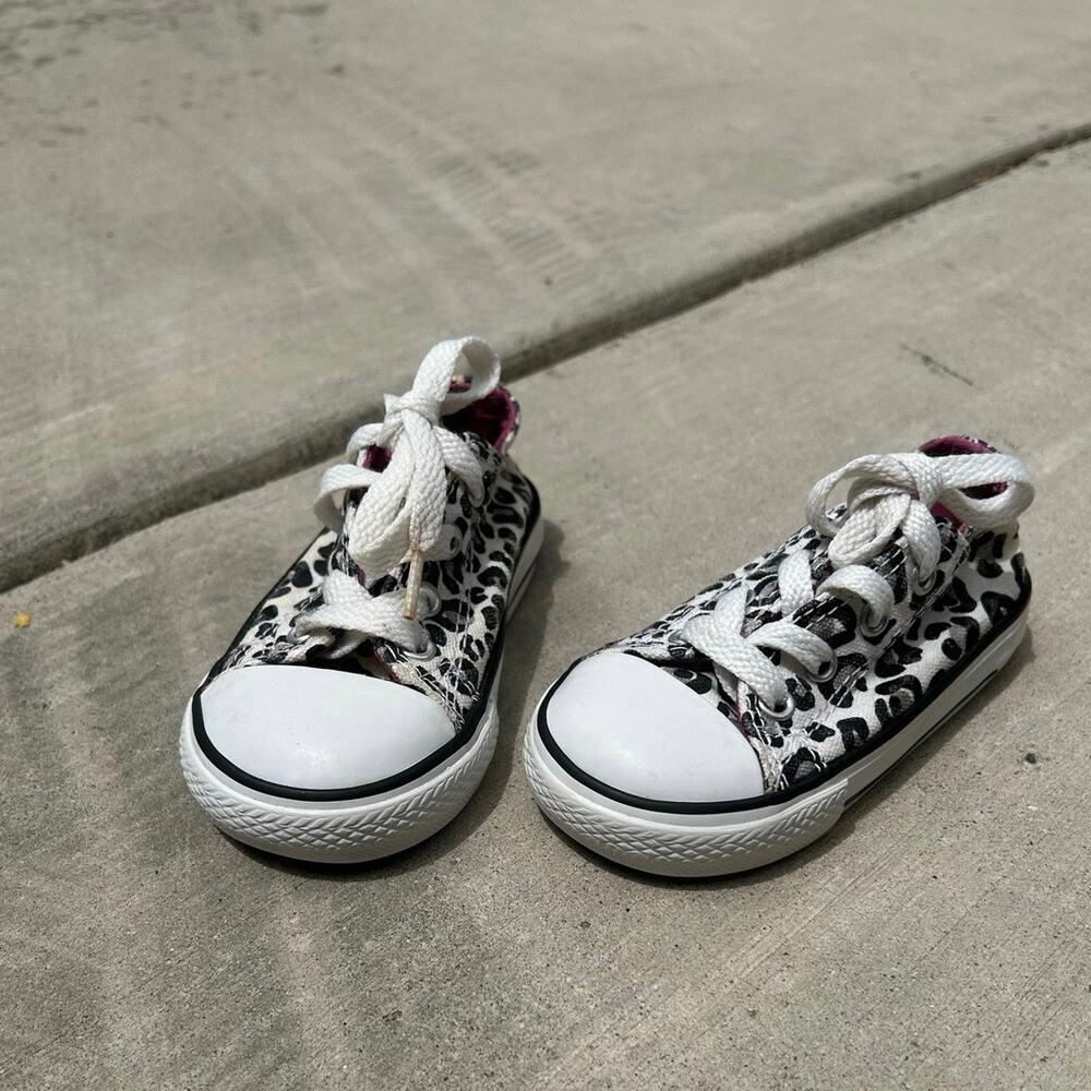 Girls converse all star animal print size 6
